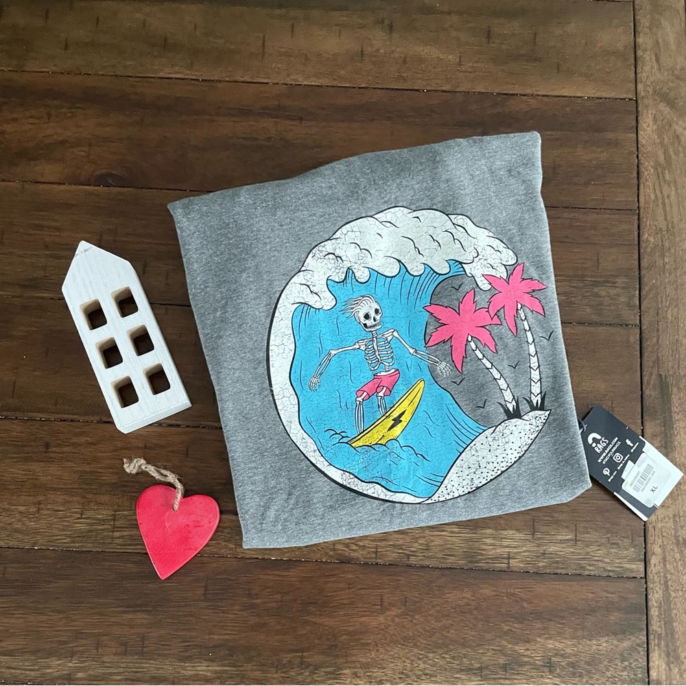 NWT XL Women’s Gray Rags to Raches Surfing Skelly Tee